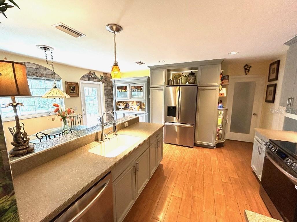 Image 21 of 29 For 1031 Anclote Drive