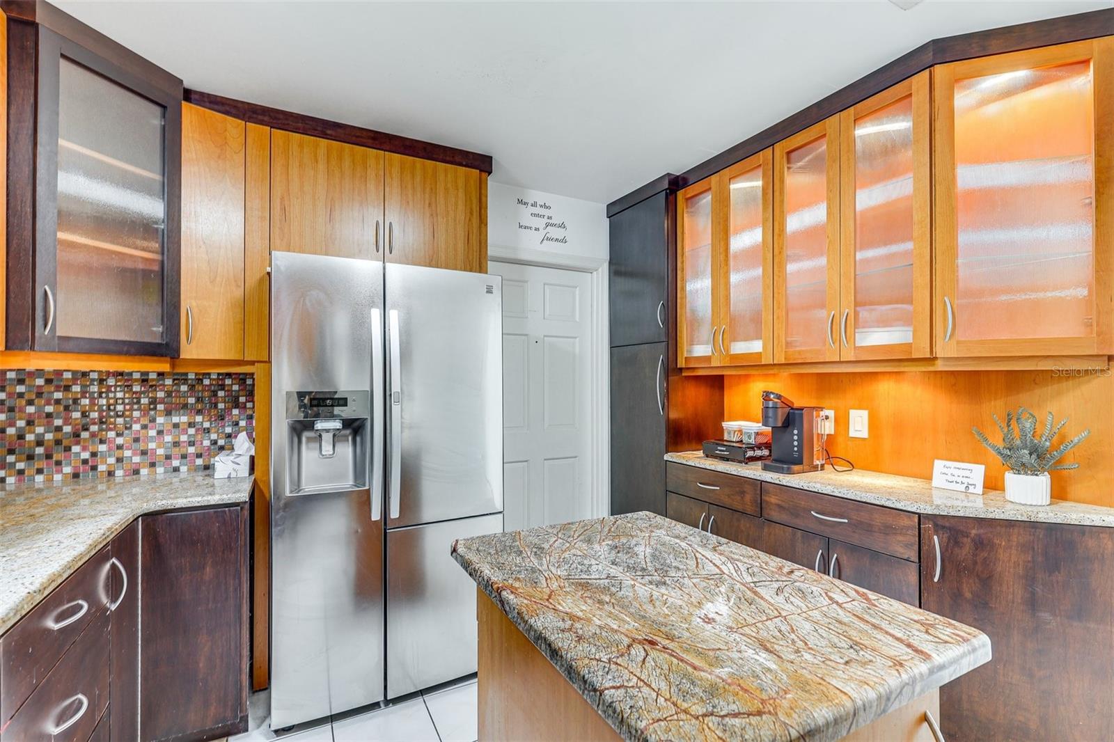 Listing photo id 8 for 920 Lakeview Drive