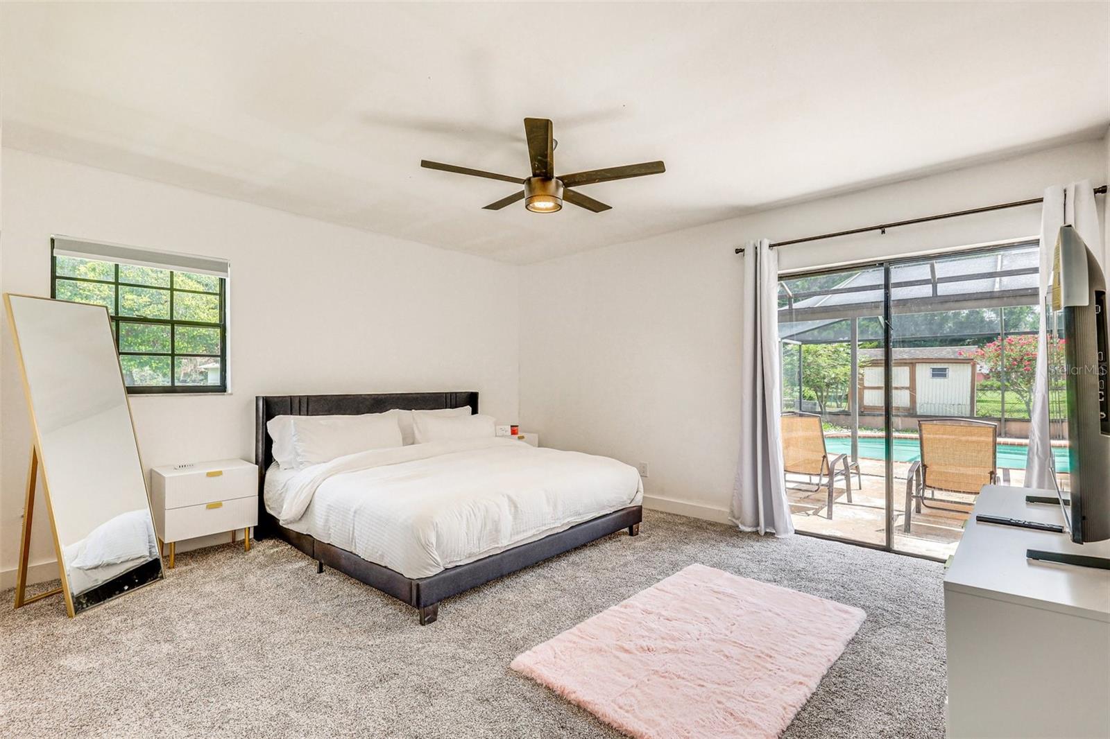 Listing photo id 14 for 920 Lakeview Drive