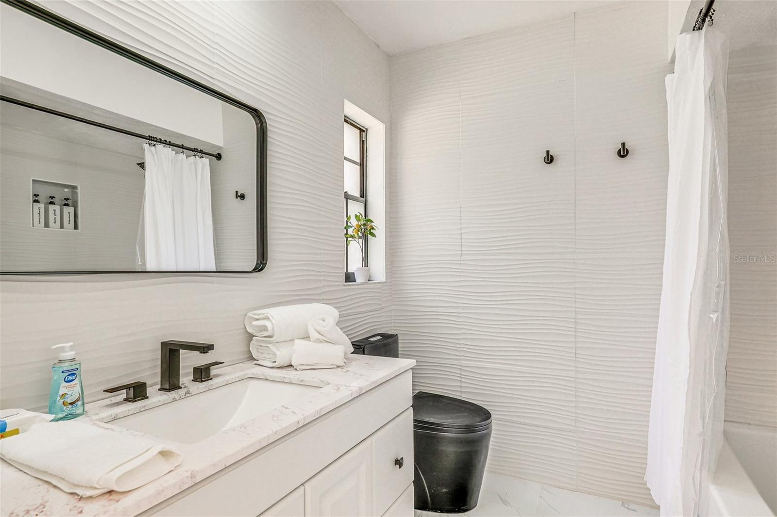 Listing photo id 16 for 920 Lakeview Drive