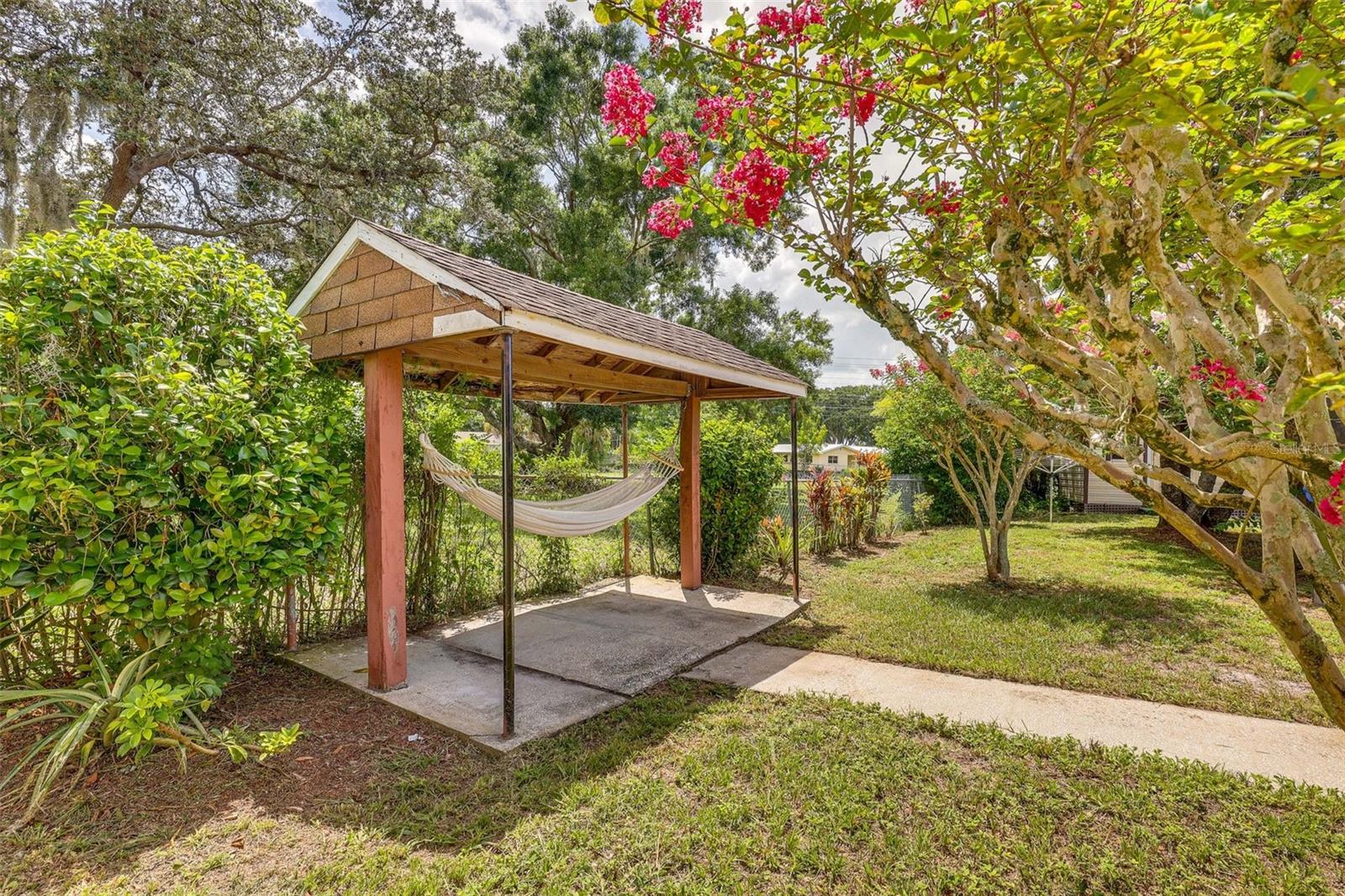 Listing photo id 28 for 920 Lakeview Drive