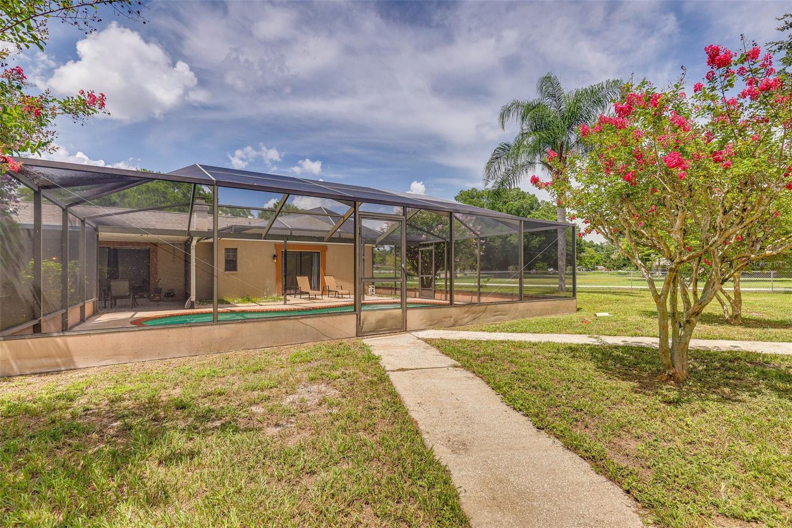 Listing photo id 30 for 920 Lakeview Drive