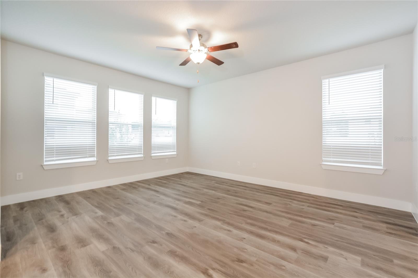 Image 4 of 17 For 804 Voorhis Avenue