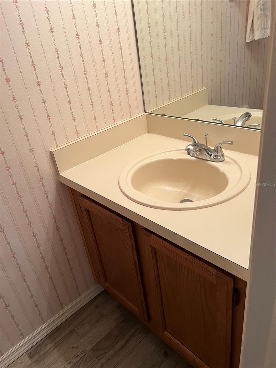 Image 11 of 34 For 7616 Colonial Court