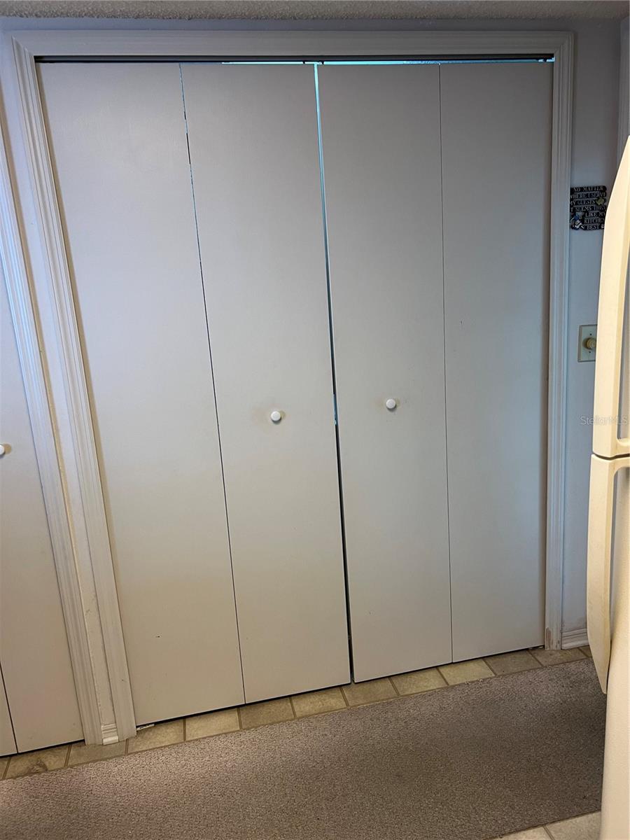 Image 13 of 34 For 7616 Colonial Court