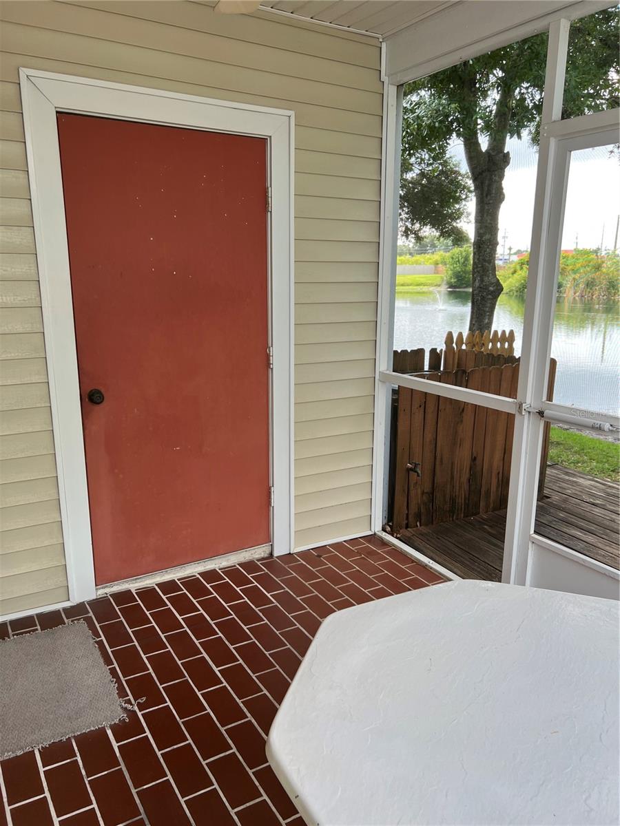 Image 15 of 34 For 7616 Colonial Court