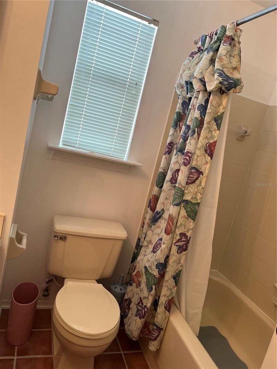 Image 23 of 34 For 7616 Colonial Court