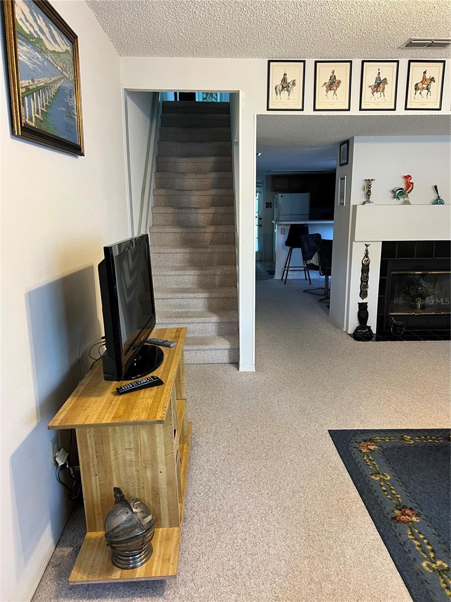 Image 3 of 34 For 7616 Colonial Court