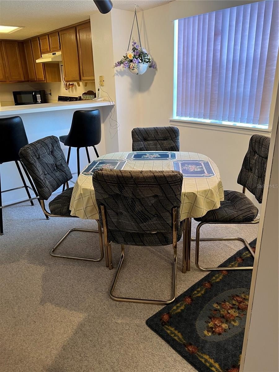 Image 5 of 34 For 7616 Colonial Court