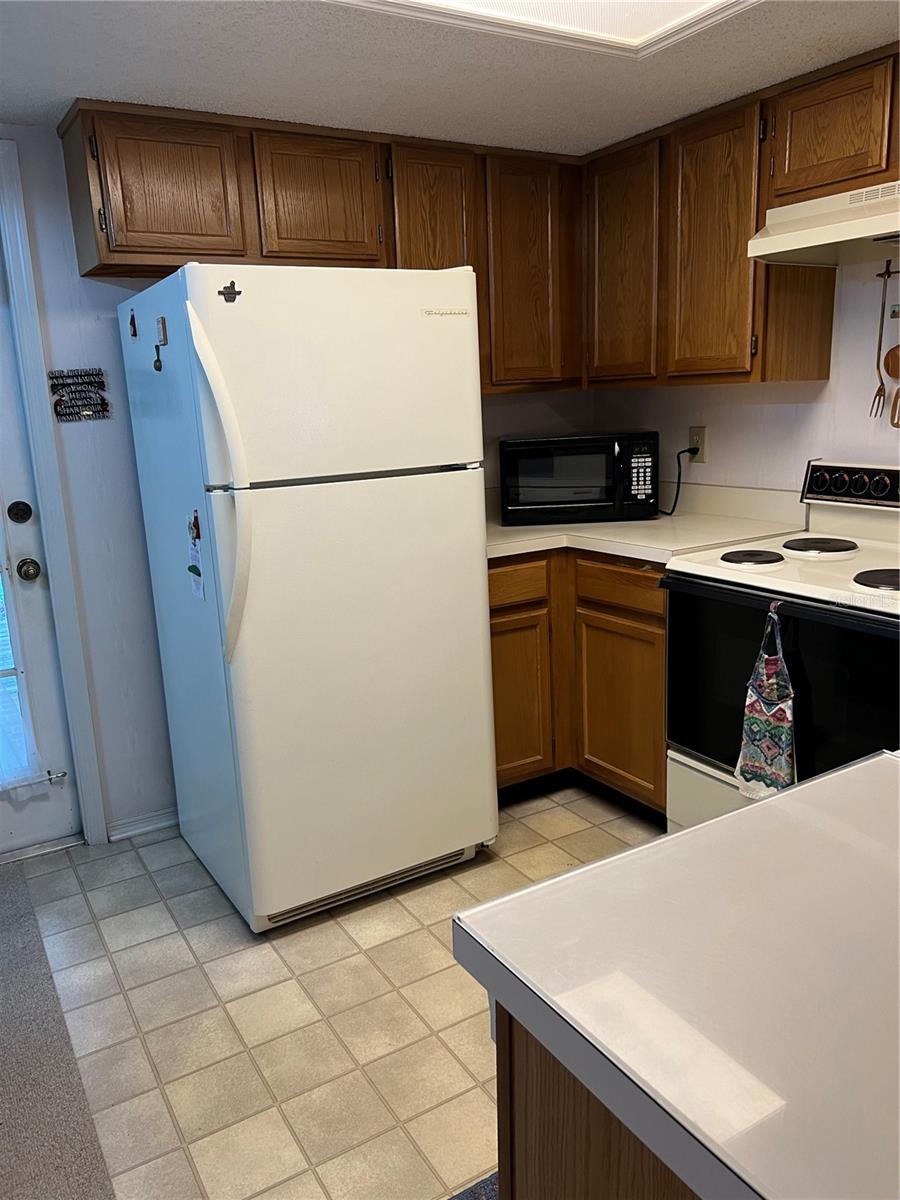 Image 8 of 34 For 7616 Colonial Court