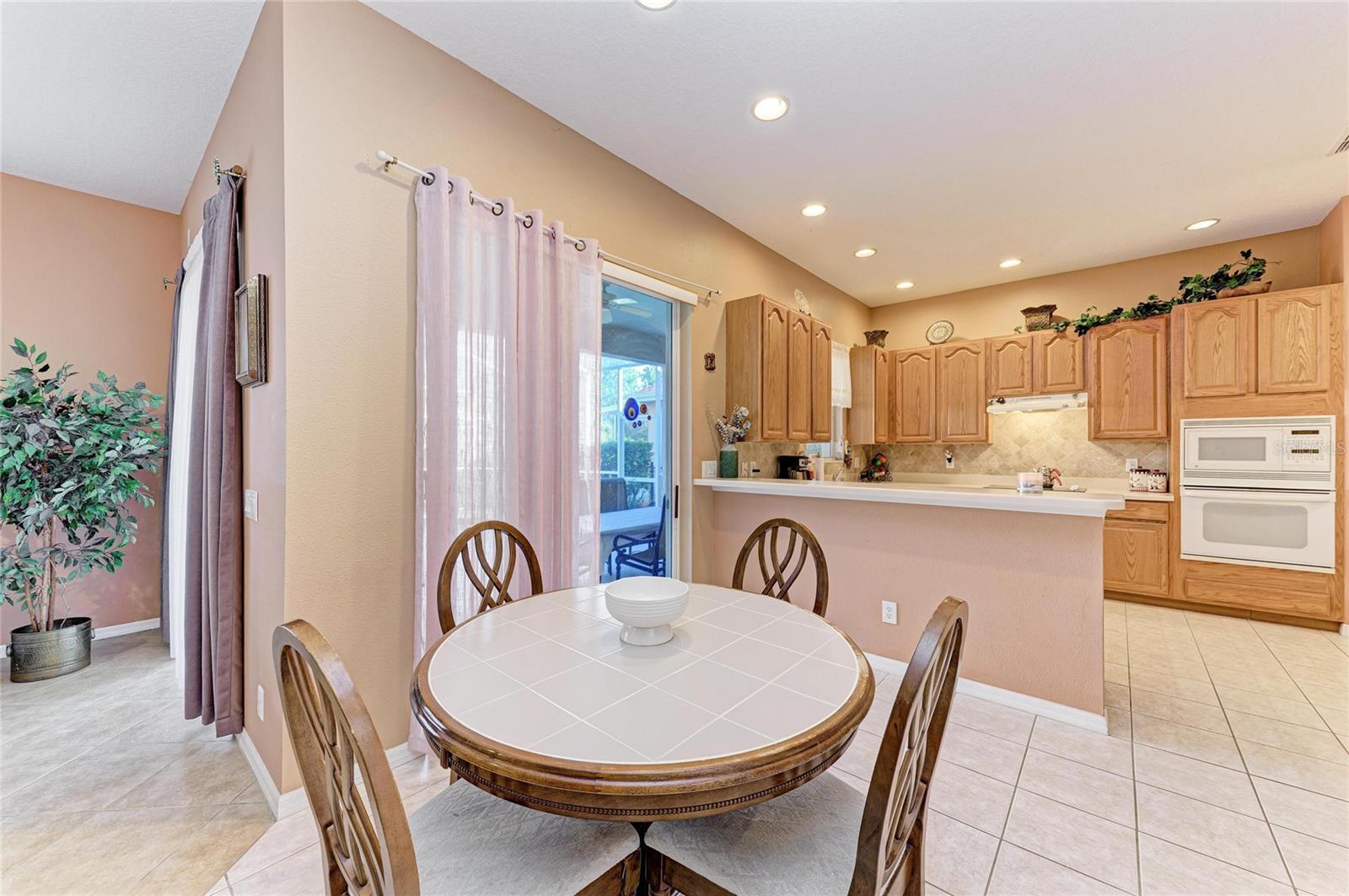 Listing photo id 16 for 17823 Arbor Creek Drive