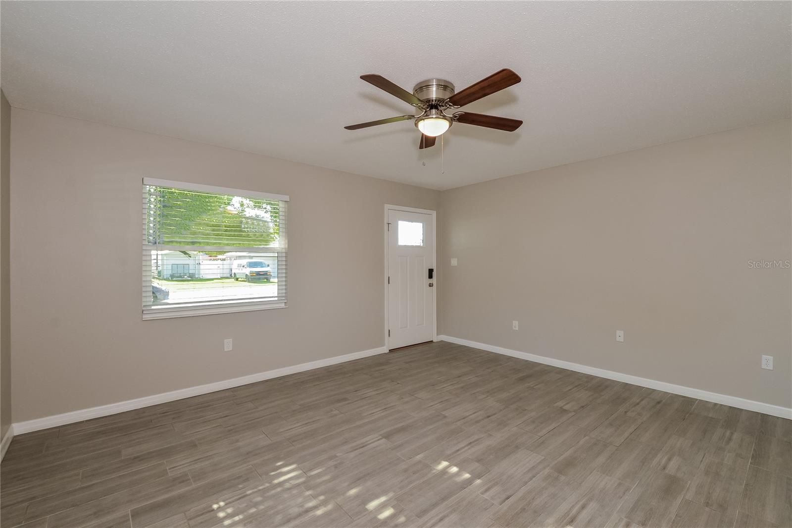 Image 2 of 16 For 1222 24th Avenue W