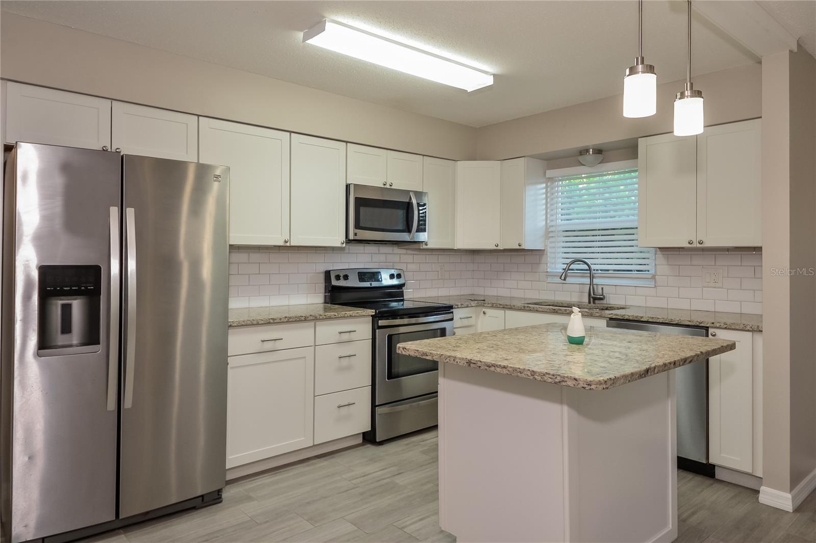 Image 3 of 16 For 1222 24th Avenue W