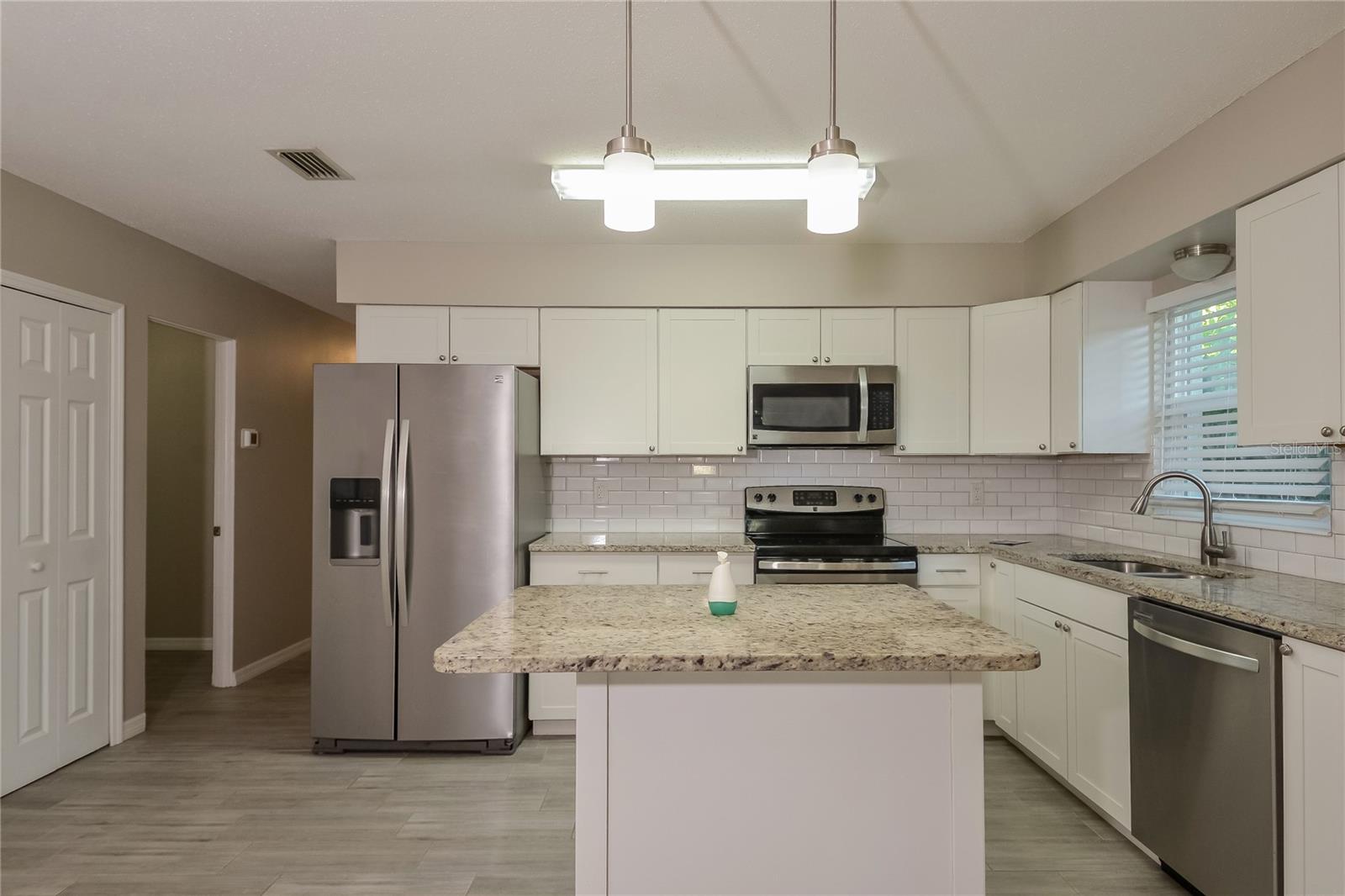 Image 5 of 16 For 1222 24th Avenue W