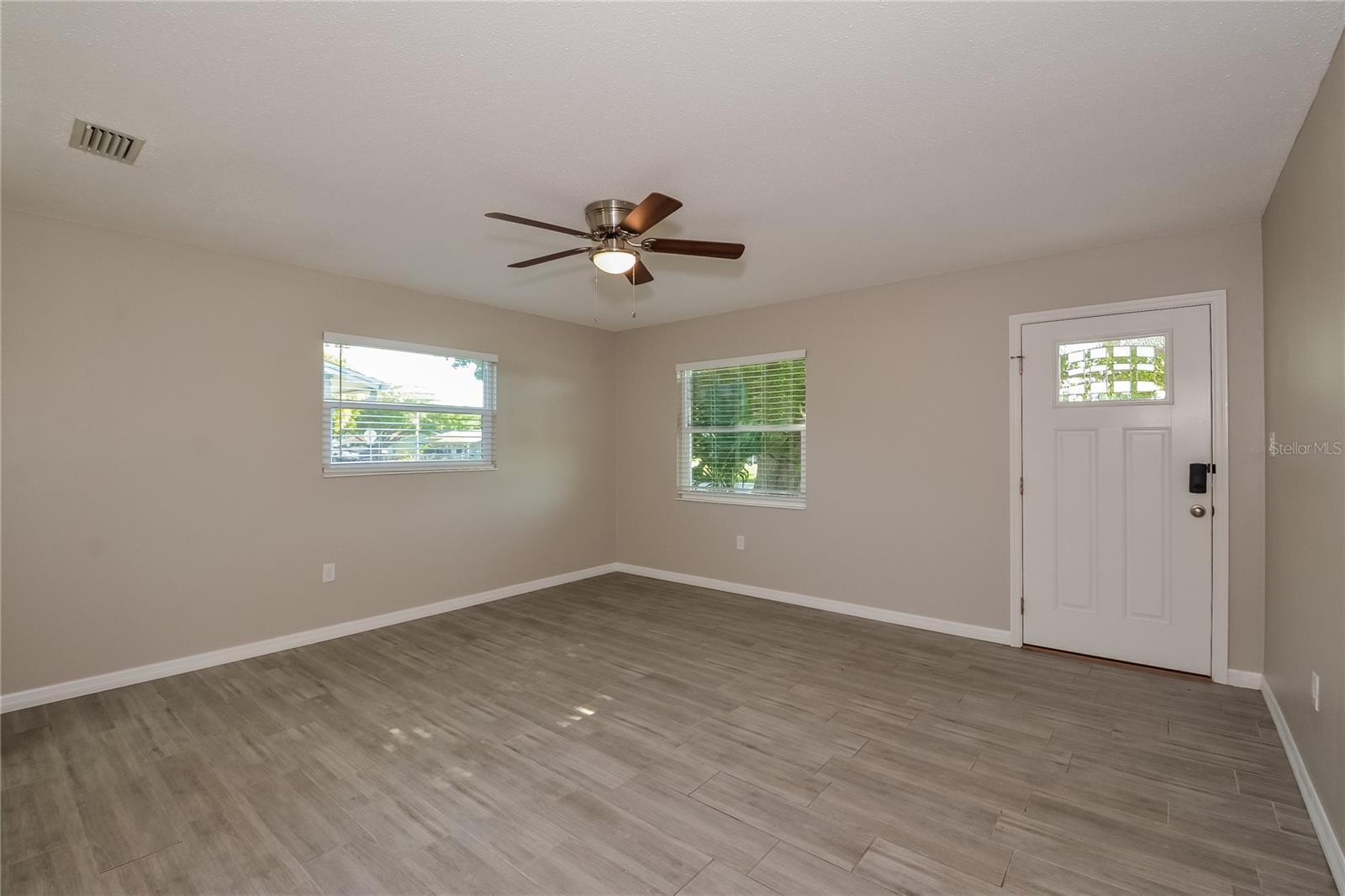 Image 6 of 16 For 1222 24th Avenue W