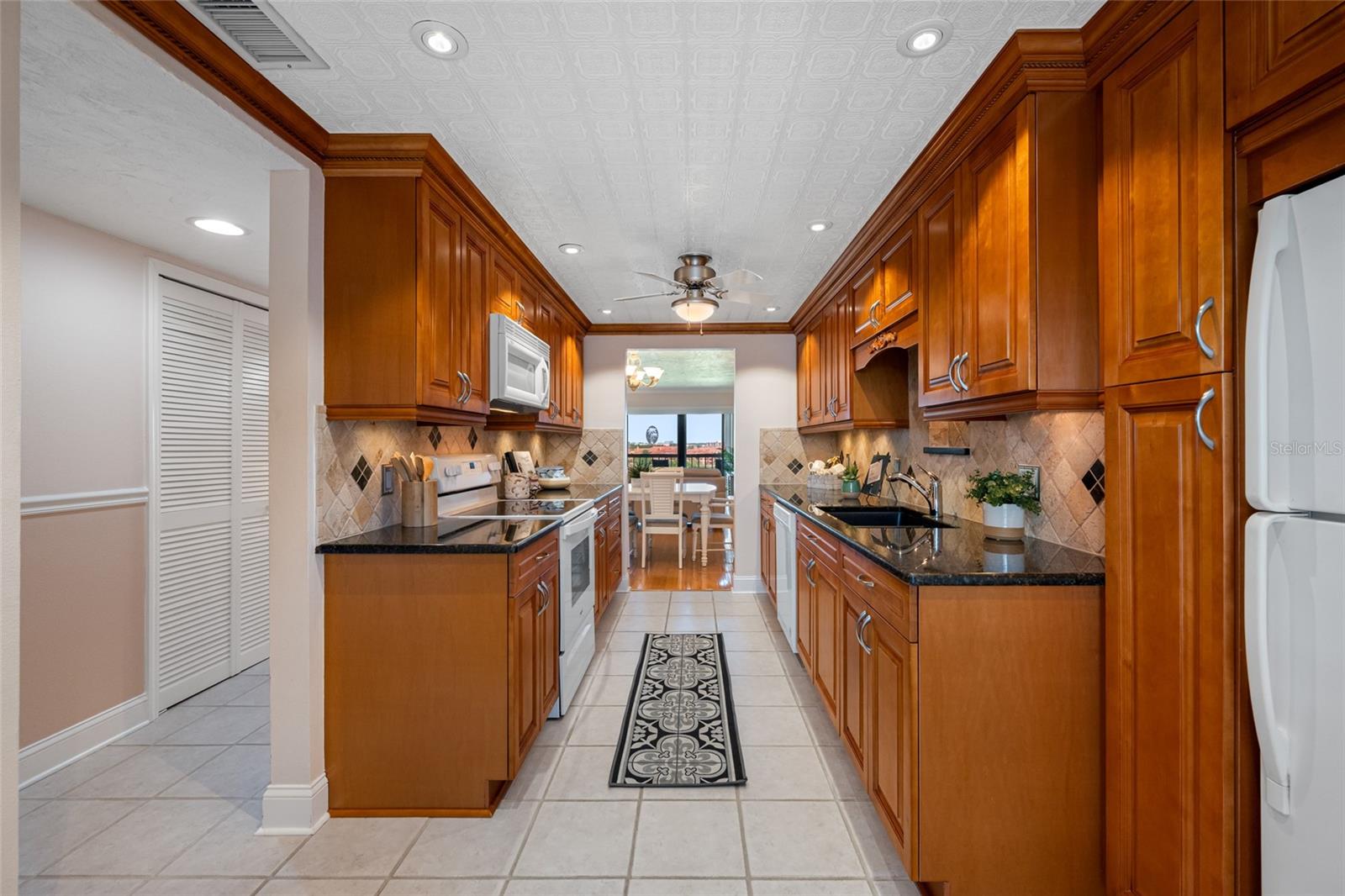 Image 3 of 26 For 3400 Cove Cay Drive 7c