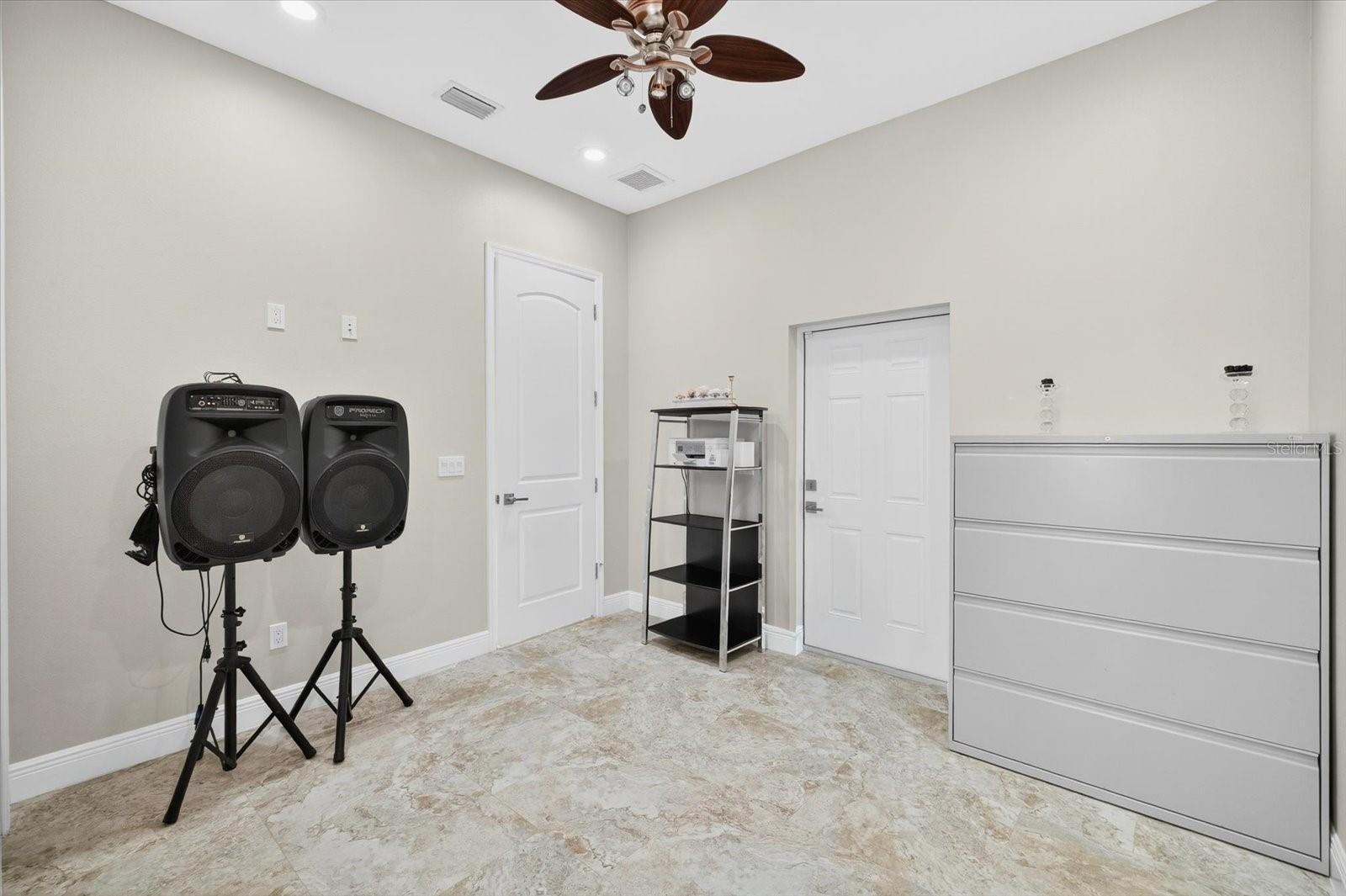 Image 35 of 84 For 3914 Sligh Avenue