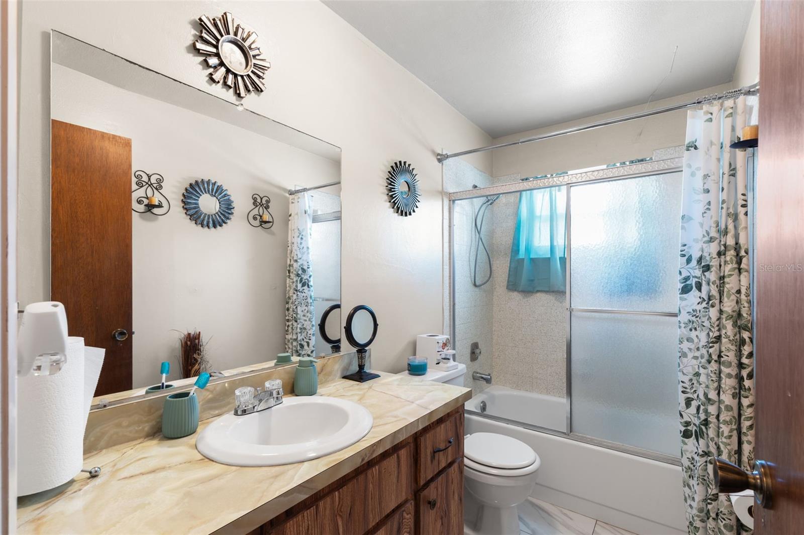 Image 24 of 26 For 1956 Barbara Avenue