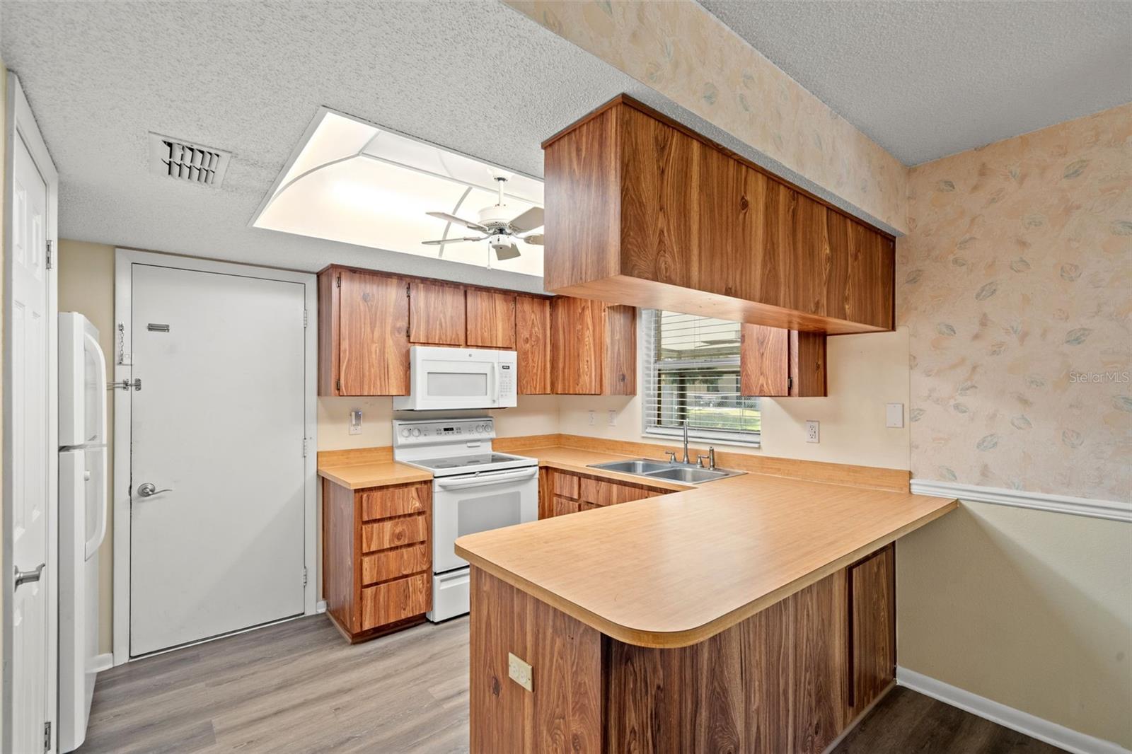 Image 14 of 43 For 6479 Barcelona Boulevard