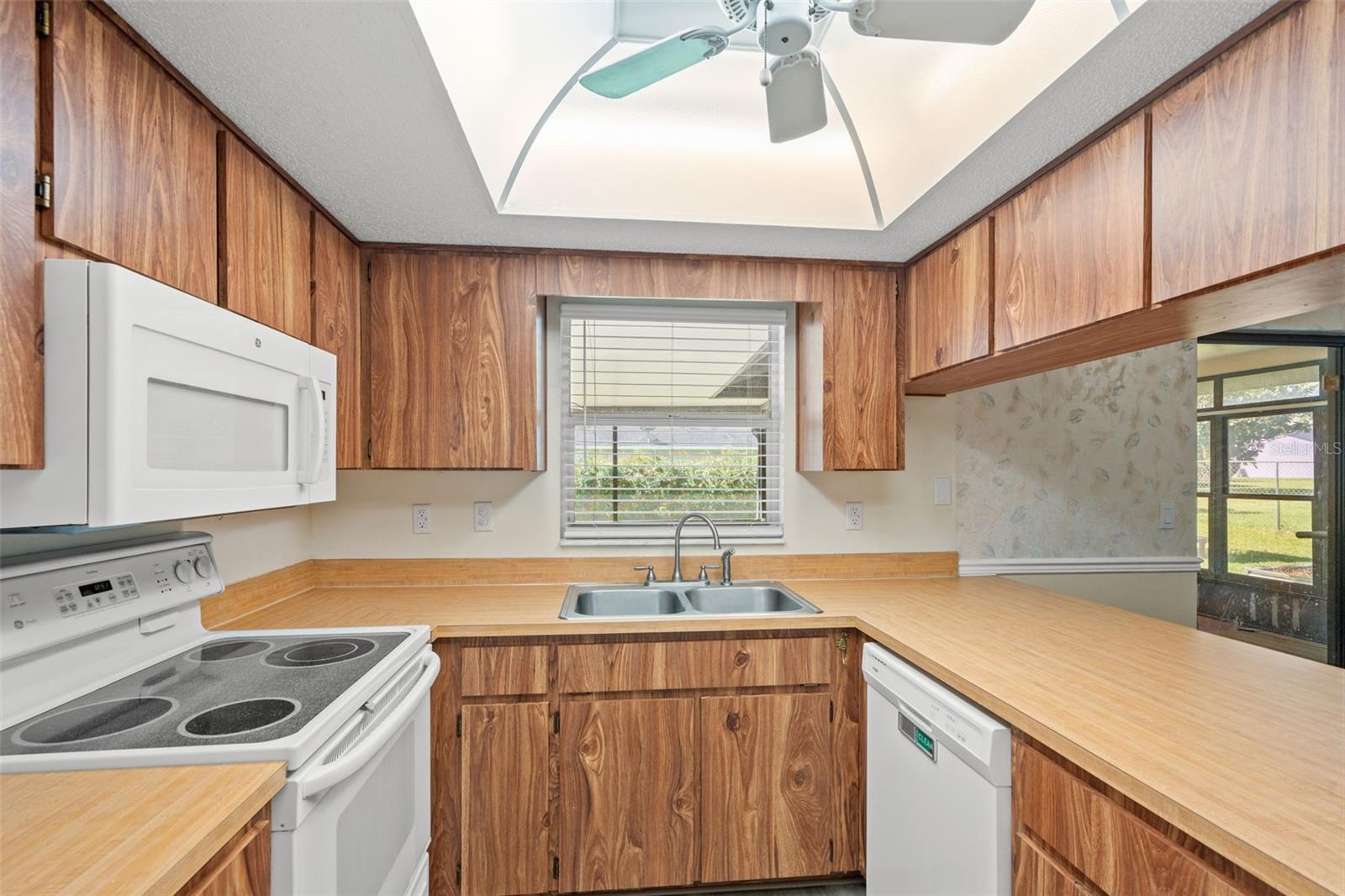 Image 15 of 43 For 6479 Barcelona Boulevard