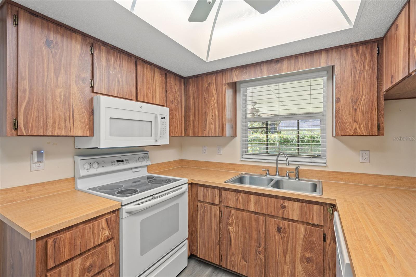 Image 16 of 43 For 6479 Barcelona Boulevard