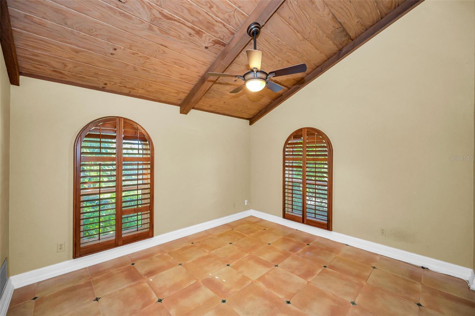 Image 40 of 75 For 2275 Kings Point Drive