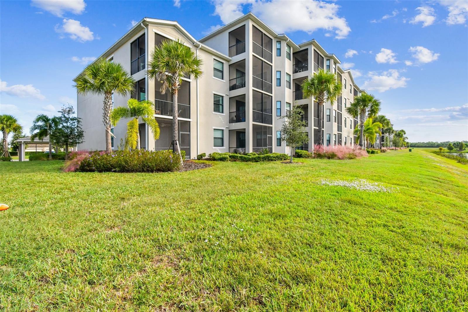 Image 53 of 77 For 17902 Gawthrop Drive 208