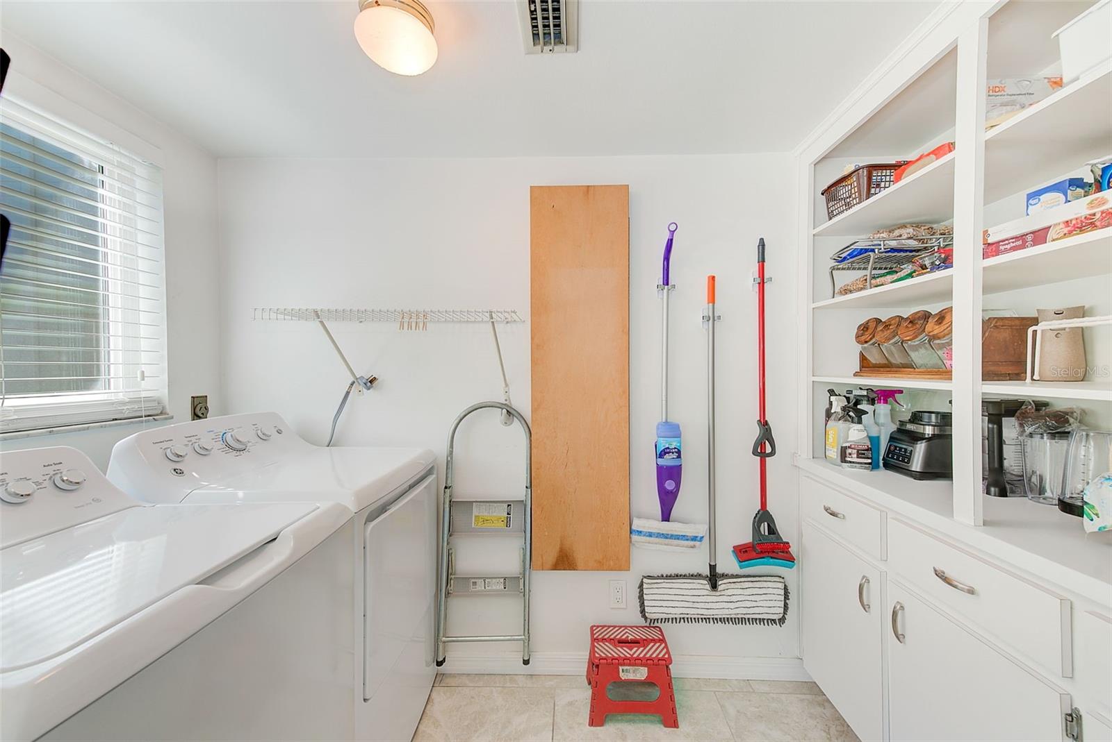 Image 26 of 43 For 2229 Americus Boulevard W 25