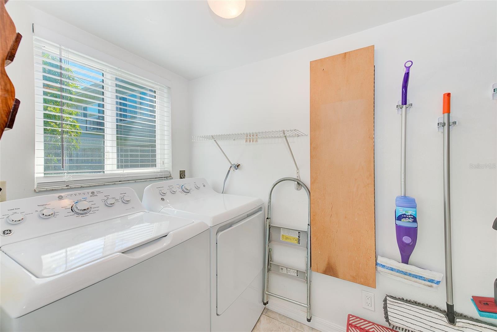 Image 27 of 43 For 2229 Americus Boulevard W 25