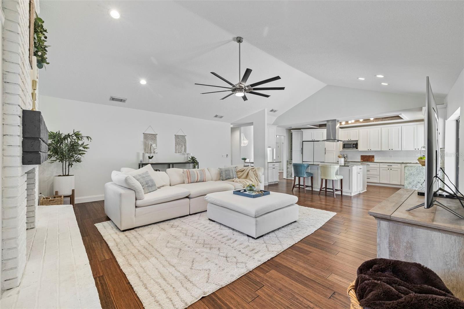 Image 5 of 59 For 18102 Fairpoint Place