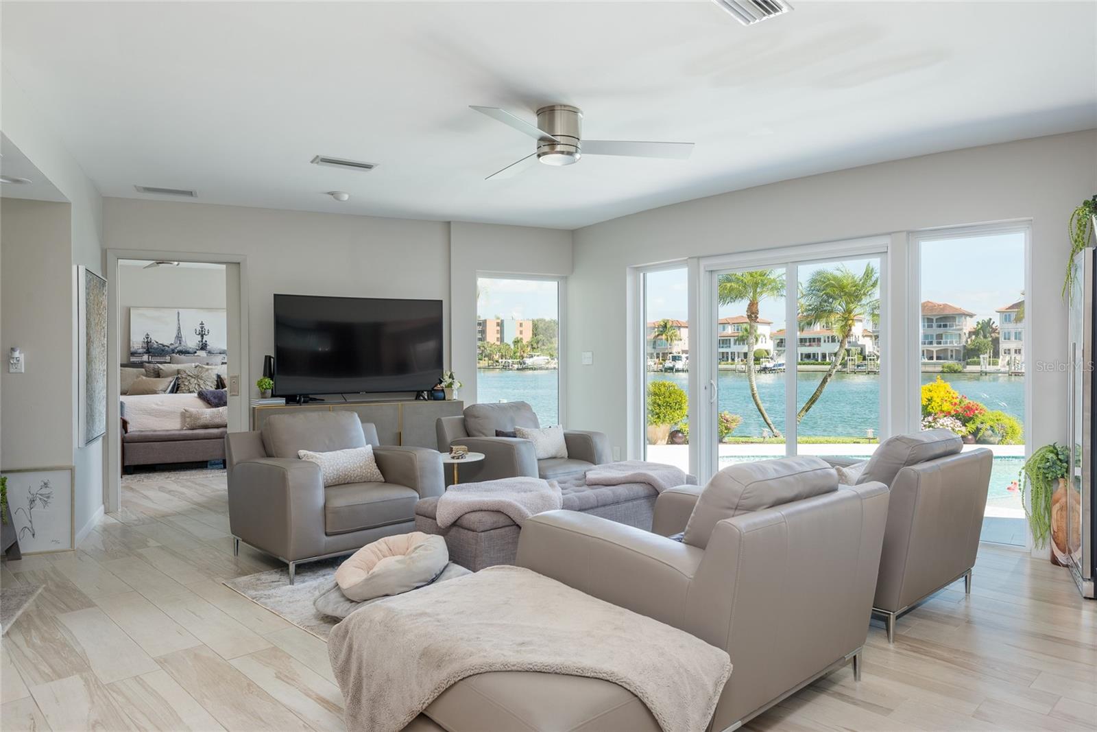 Image 15 of 77 For 4913 58th Avenue S
