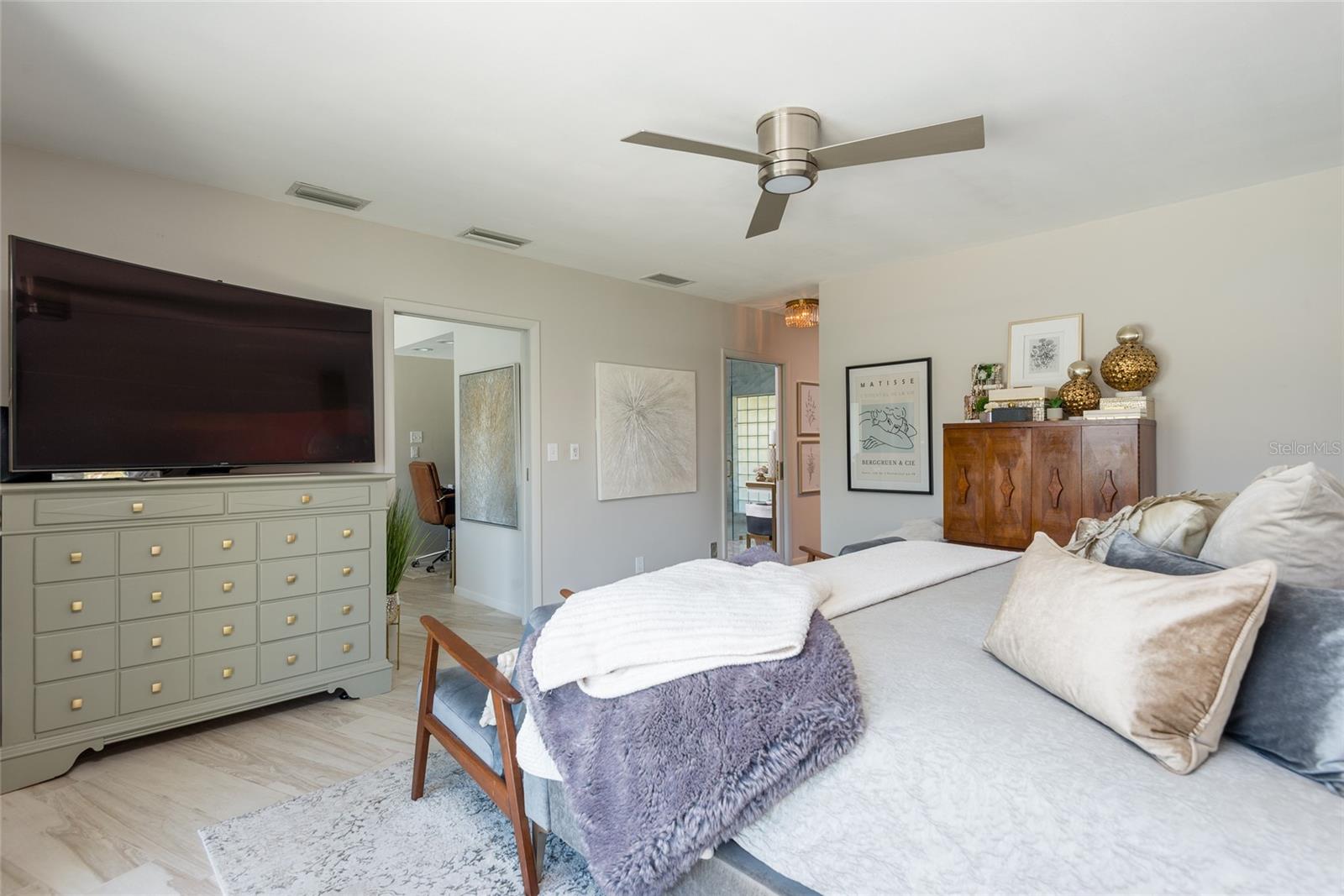 Image 24 of 77 For 4913 58th Avenue S