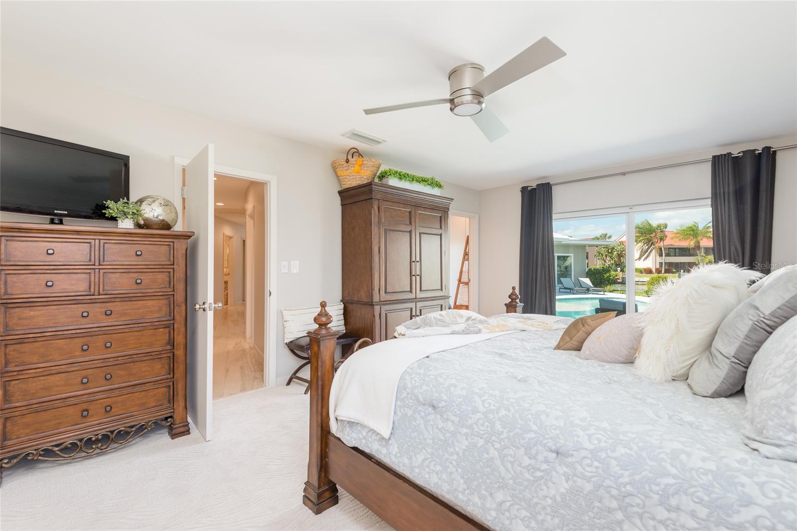 Image 31 of 77 For 4913 58th Avenue S