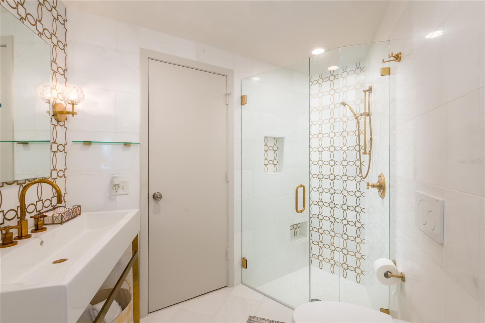 Image 39 of 77 For 4913 58th Avenue S