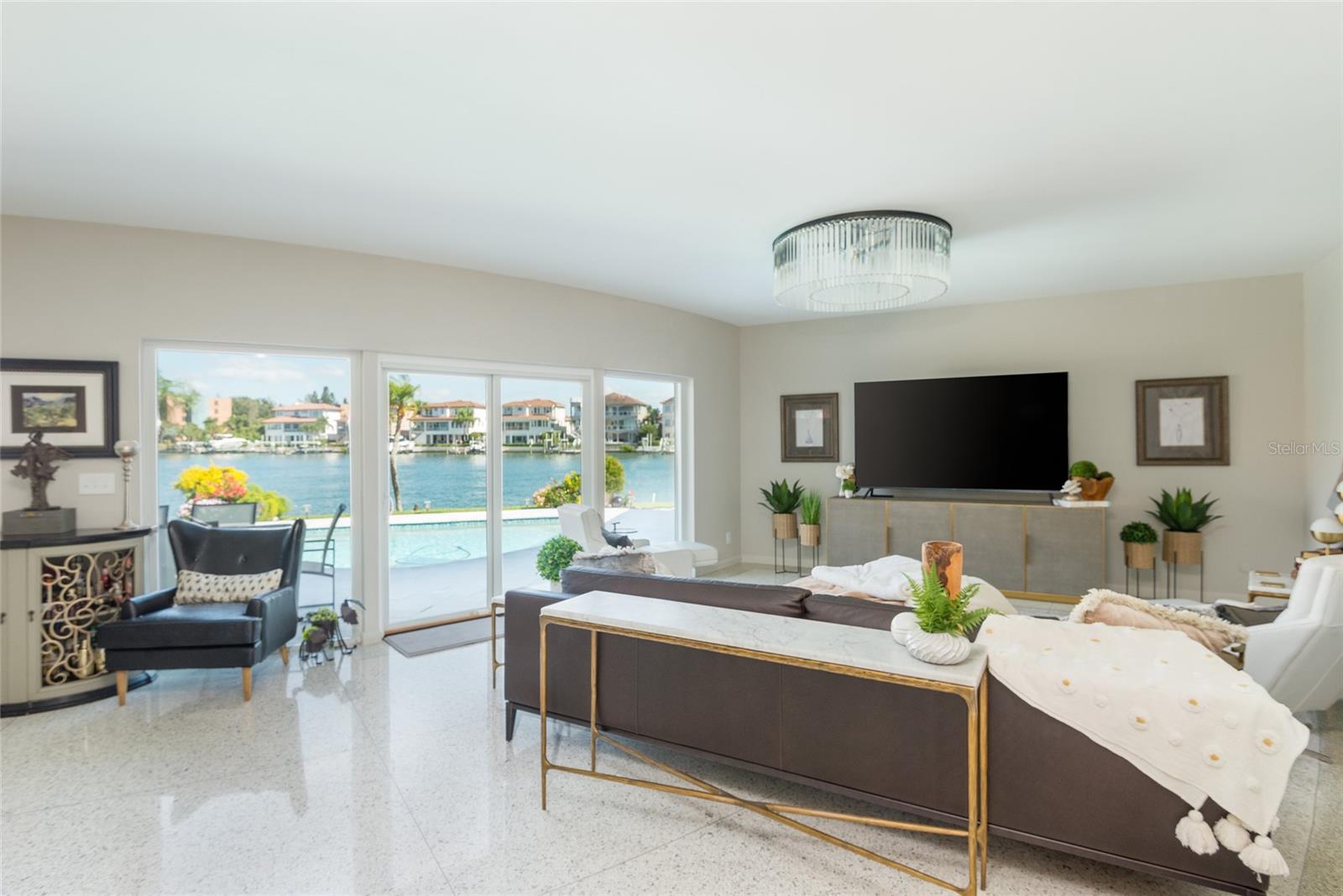 Image 7 of 77 For 4913 58th Avenue S