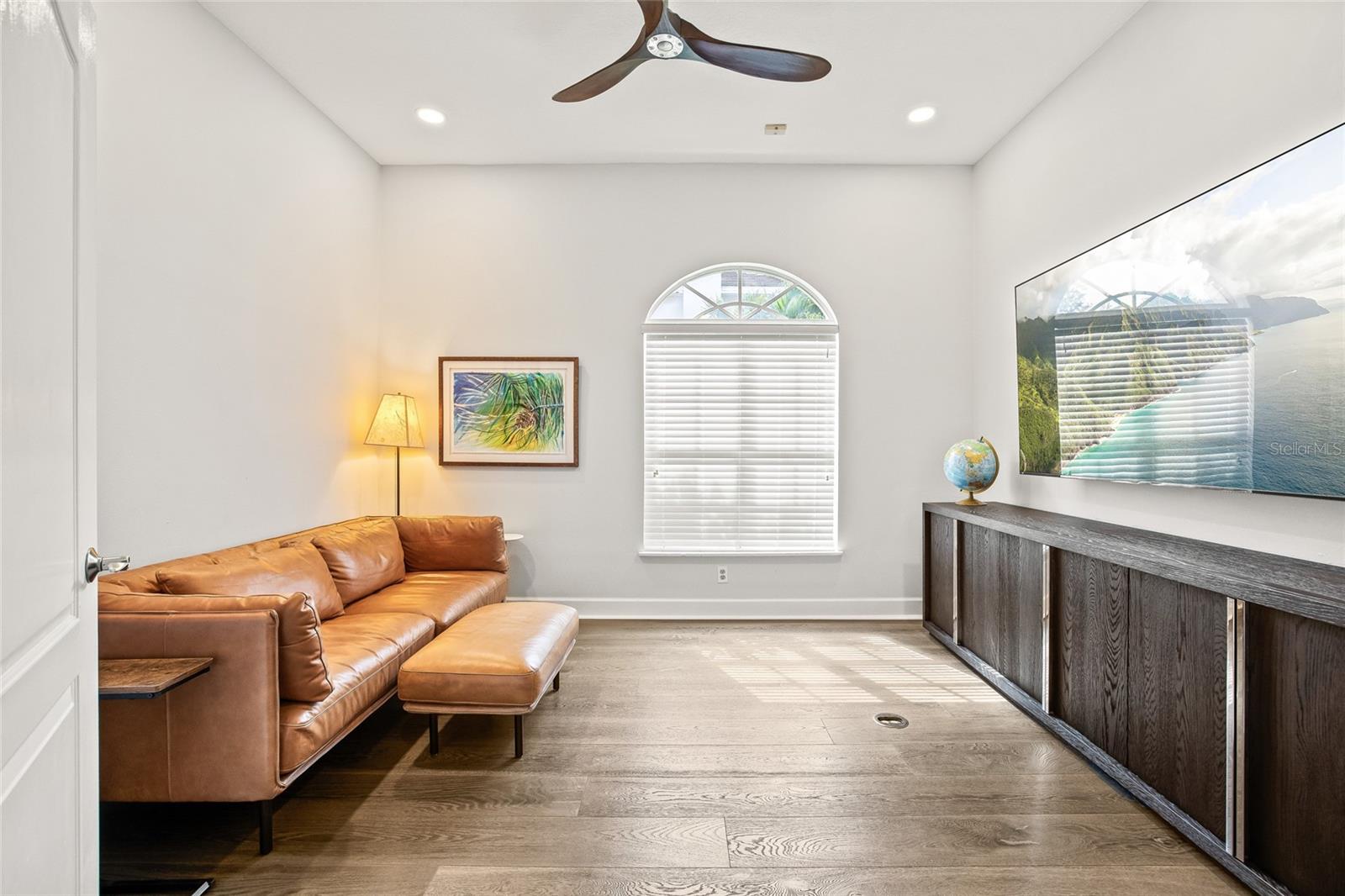 Image 20 of 52 For 700 Sand Pine Drive Ne