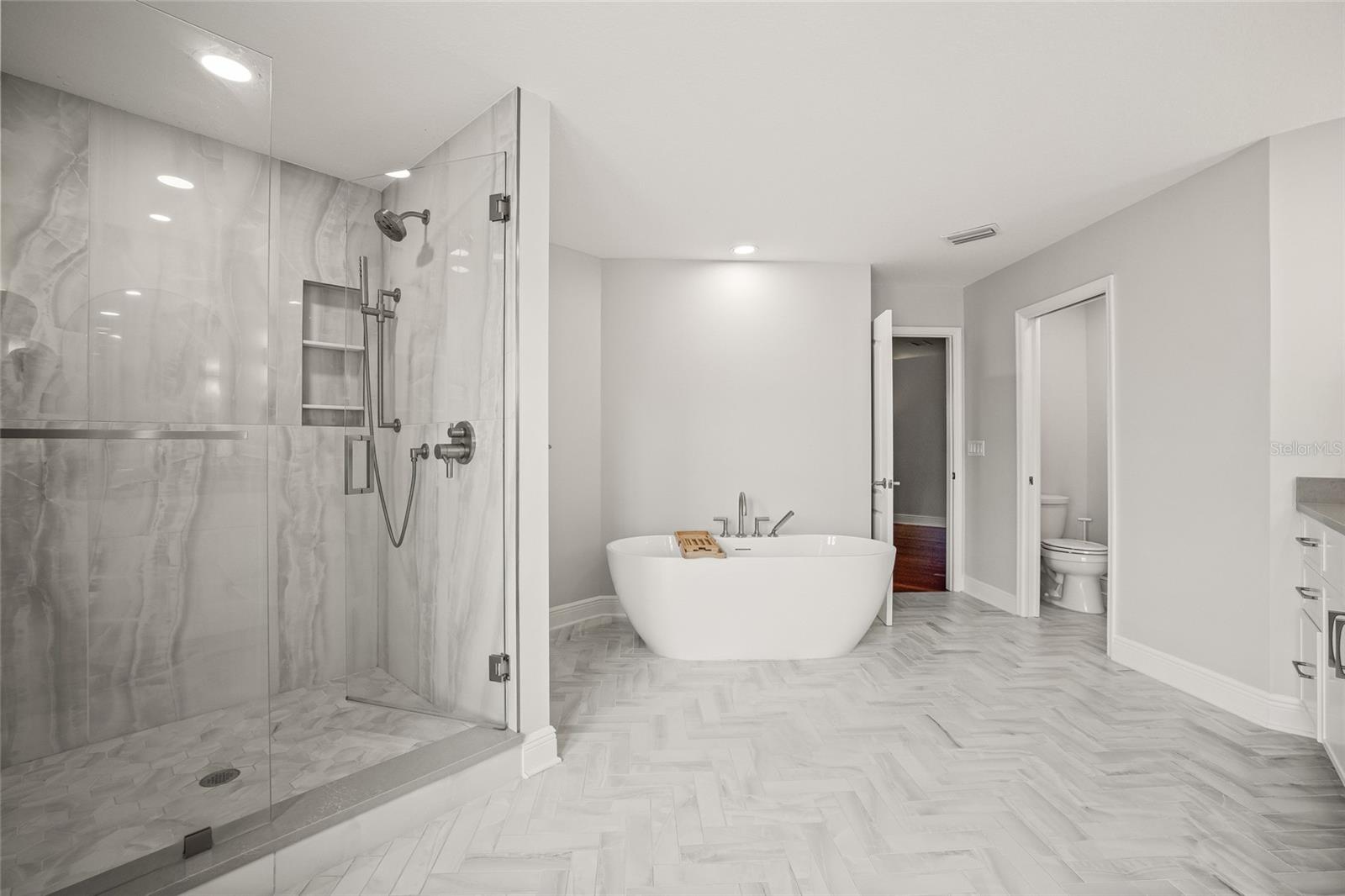 Image 33 of 52 For 700 Sand Pine Drive Ne