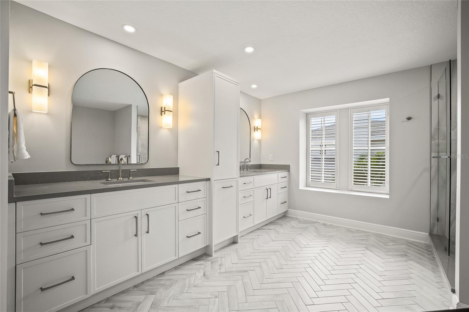 Image 34 of 52 For 700 Sand Pine Drive Ne