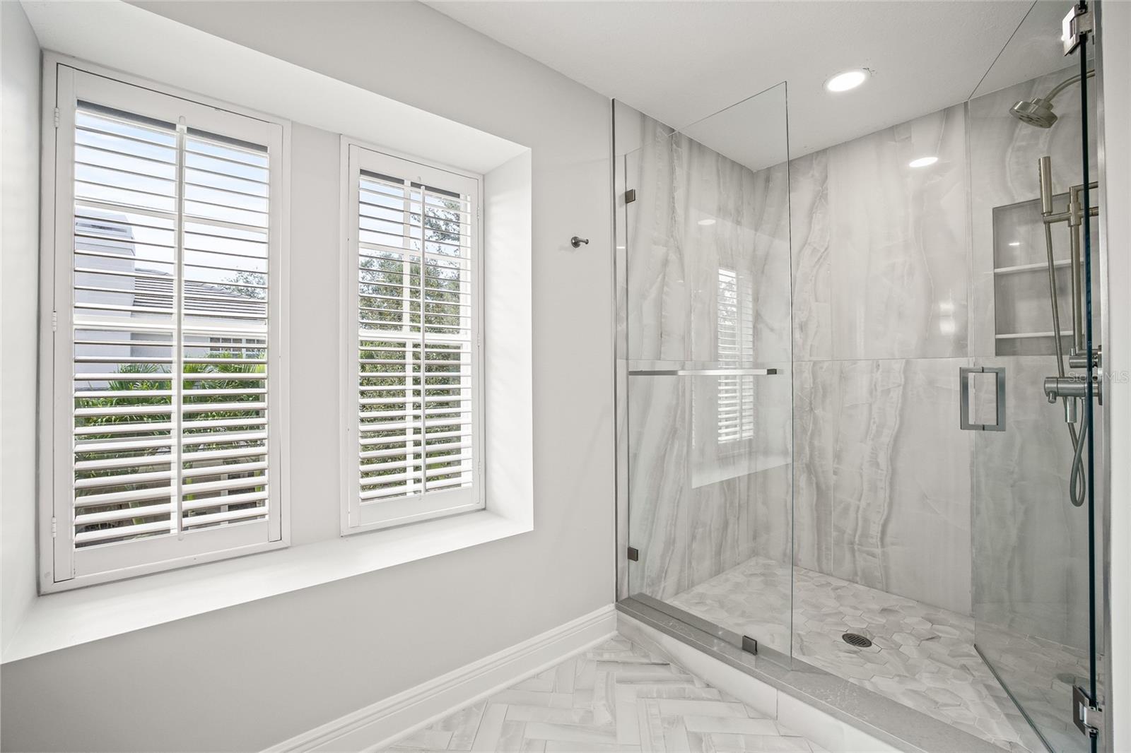 Image 35 of 52 For 700 Sand Pine Drive Ne