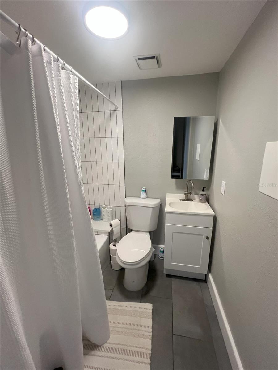 Image 11 of 16 For 308 Warren Avenue B