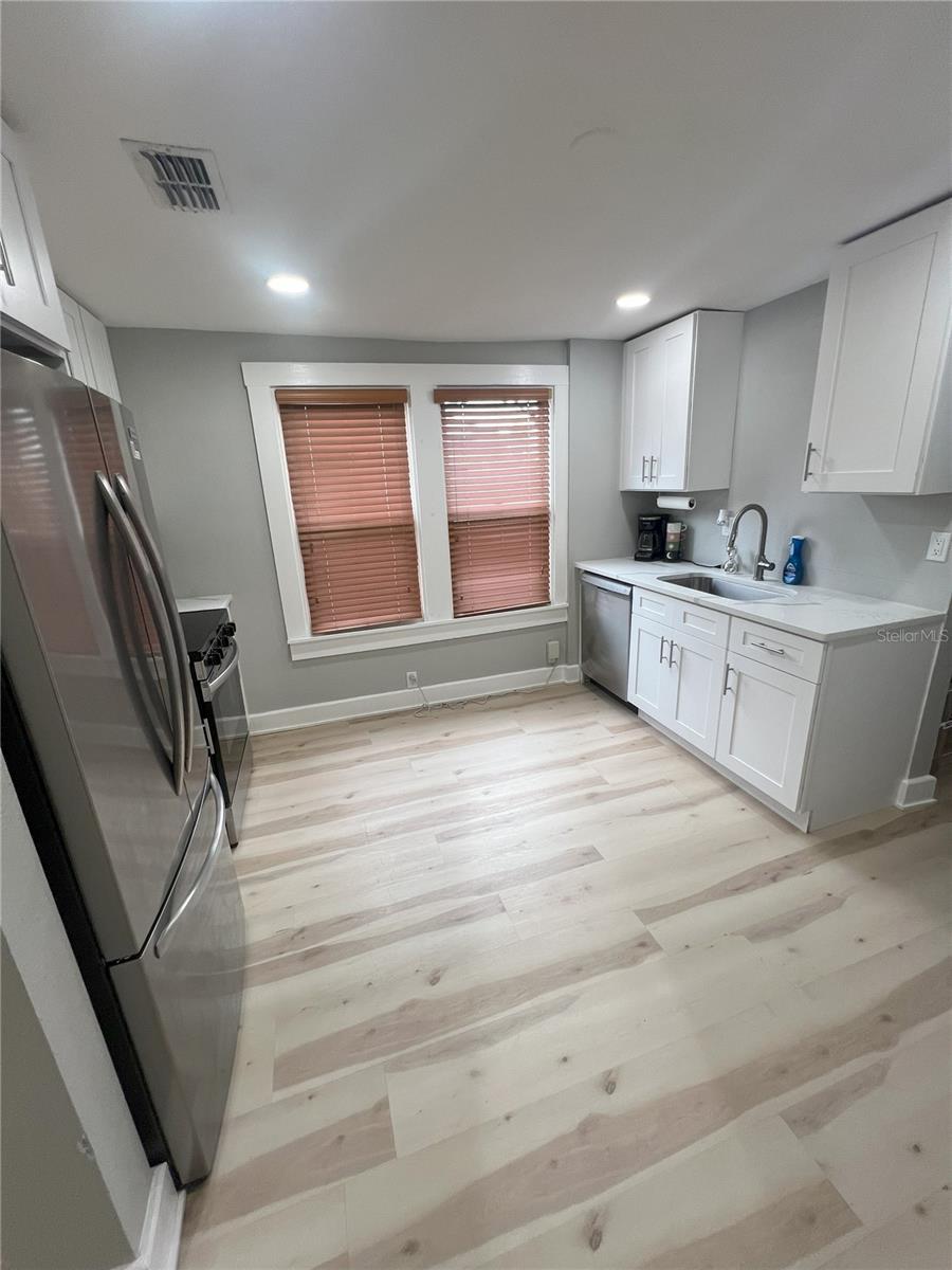 Image 15 of 16 For 308 Warren Avenue B