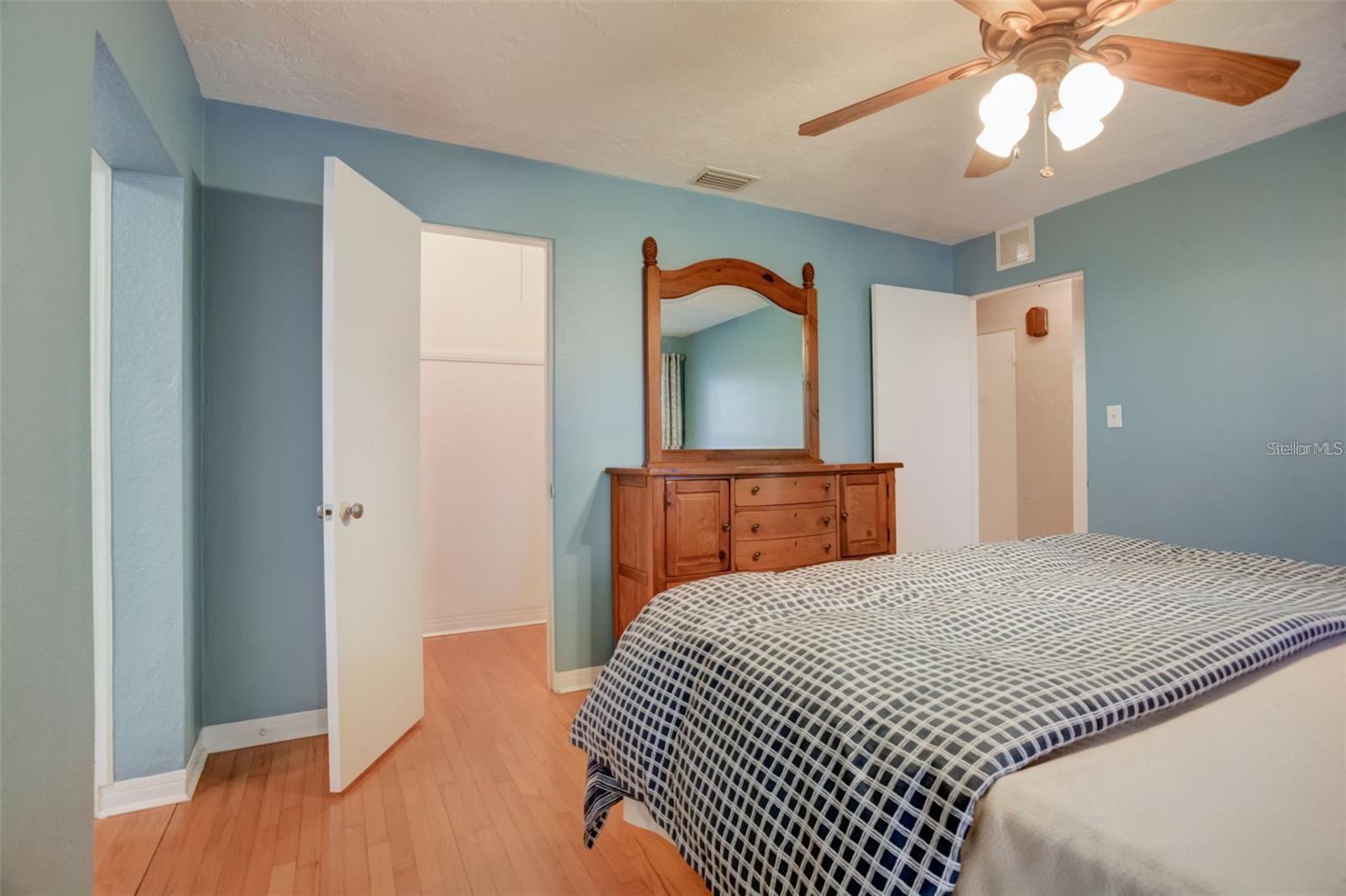 Image 17 of 41 For 2930 9th Avenue N