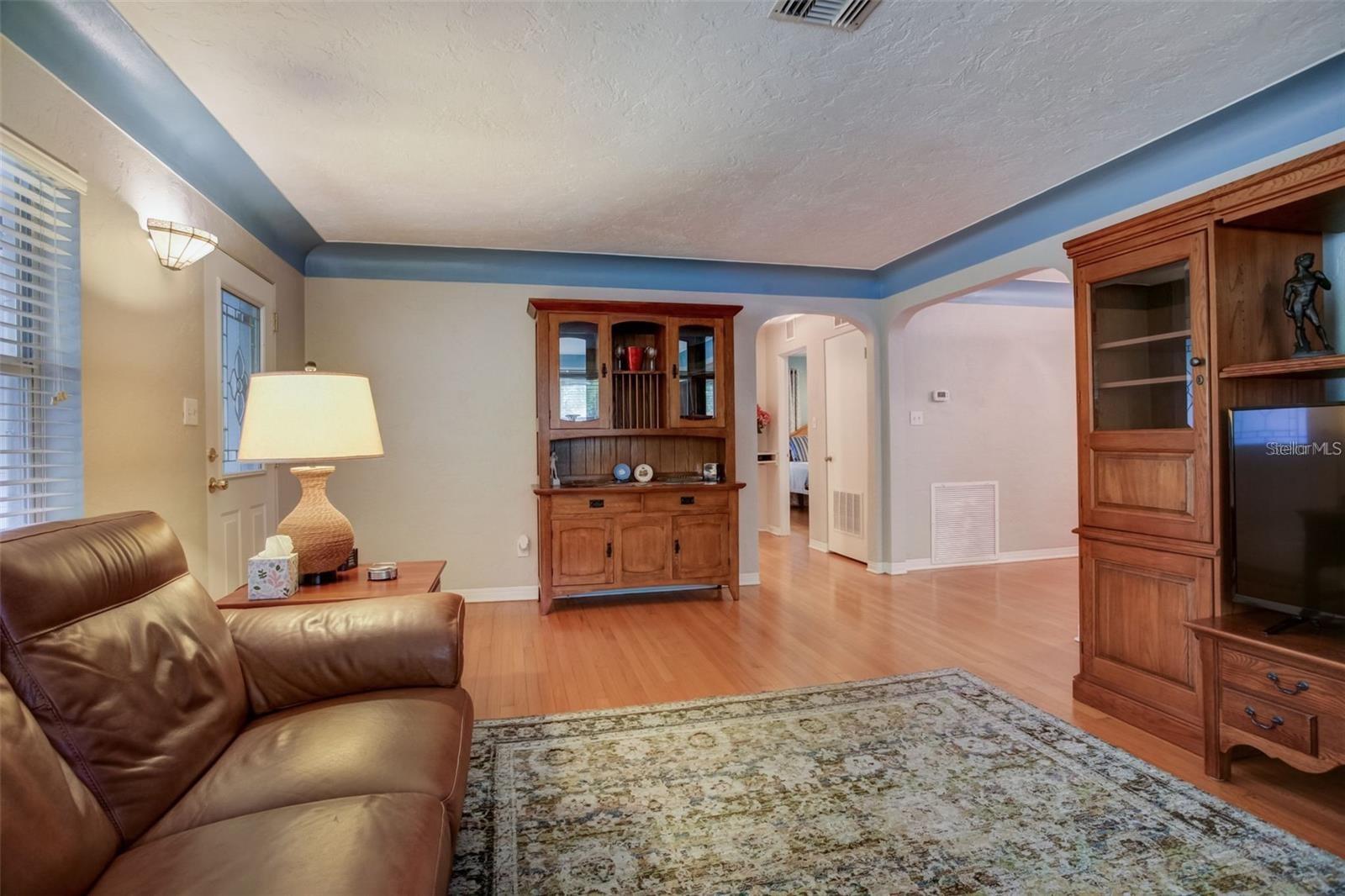 Image 6 of 41 For 2930 9th Avenue N