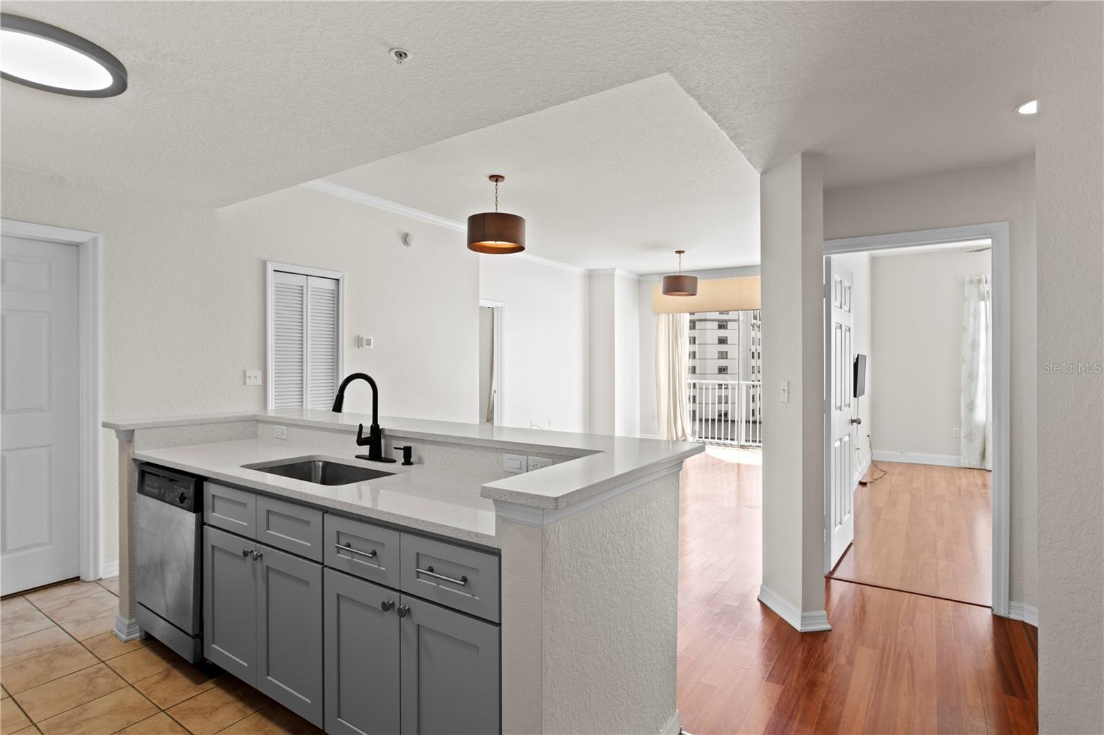 Image 2 of 44 For 700 Harbour Island Boulevard 704