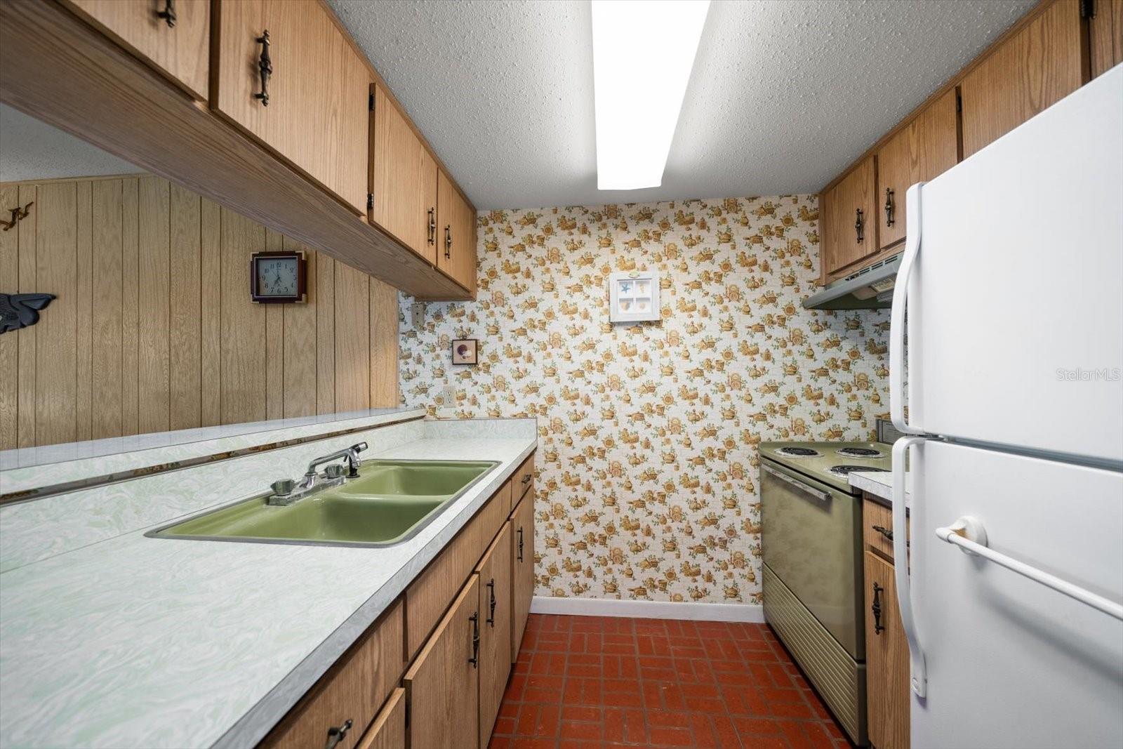 Image 13 of 28 For 8200 Bayshore Drive 9