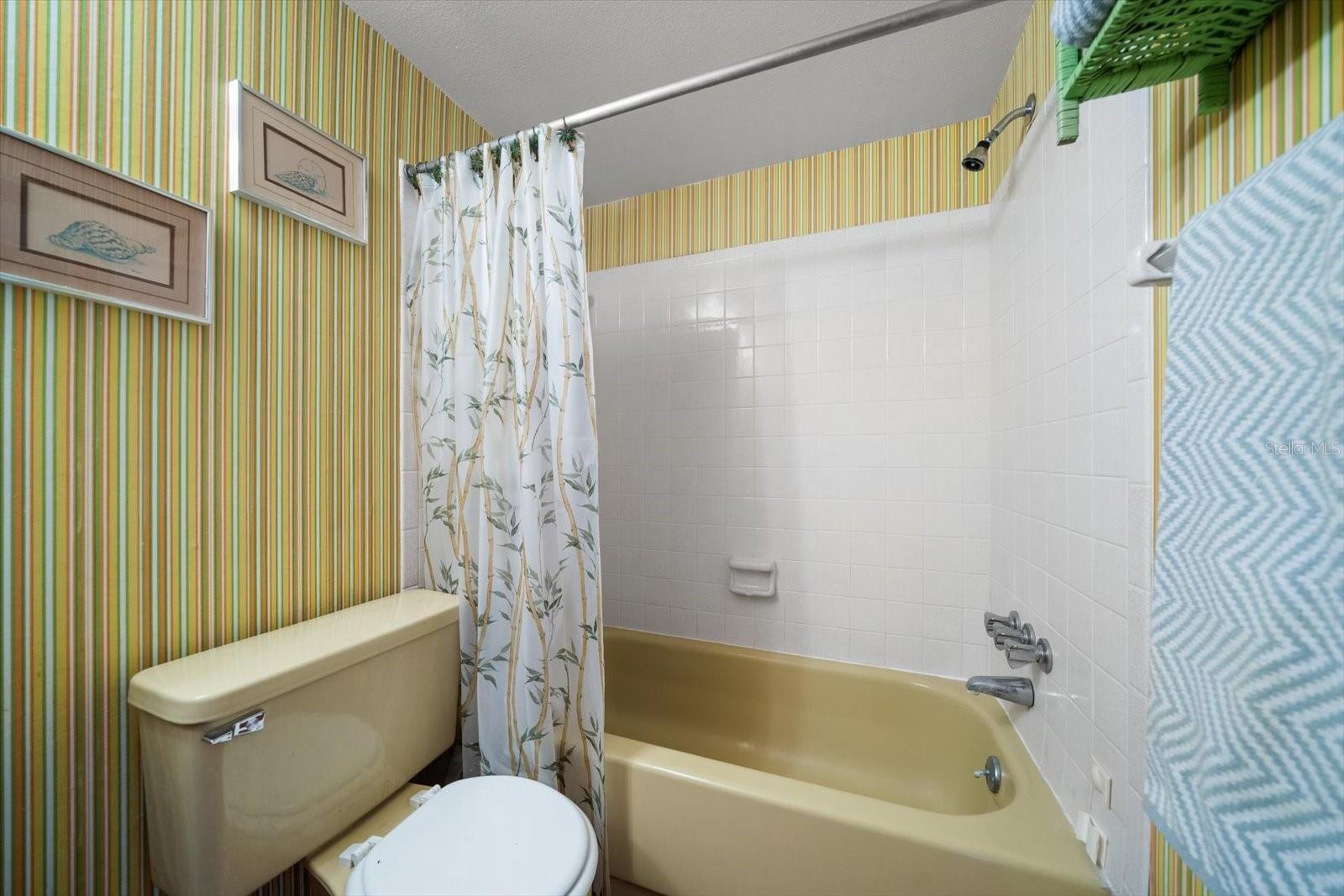 Image 17 of 28 For 8200 Bayshore Drive 9