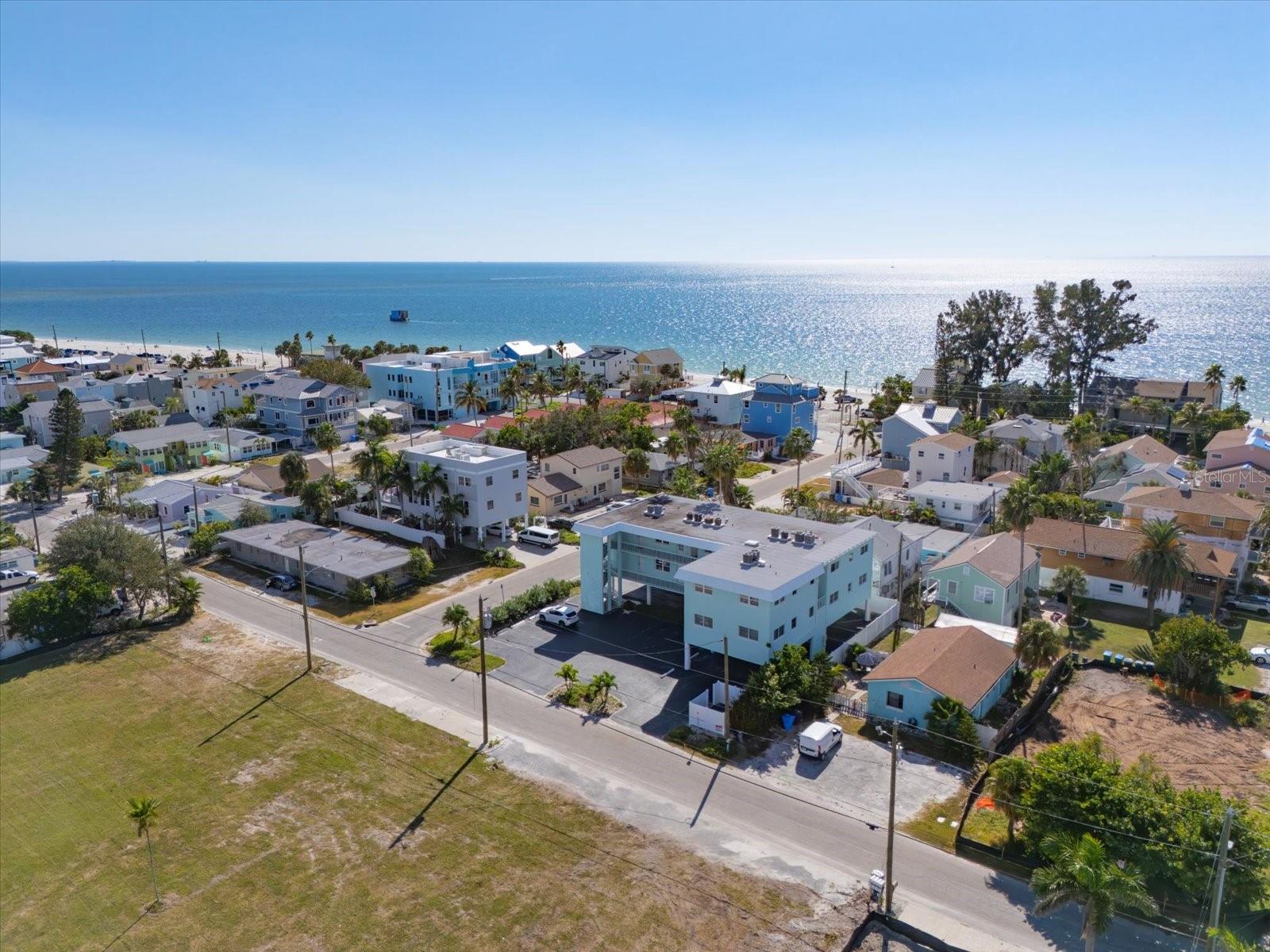 Image 24 of 28 For 8200 Bayshore Drive 9