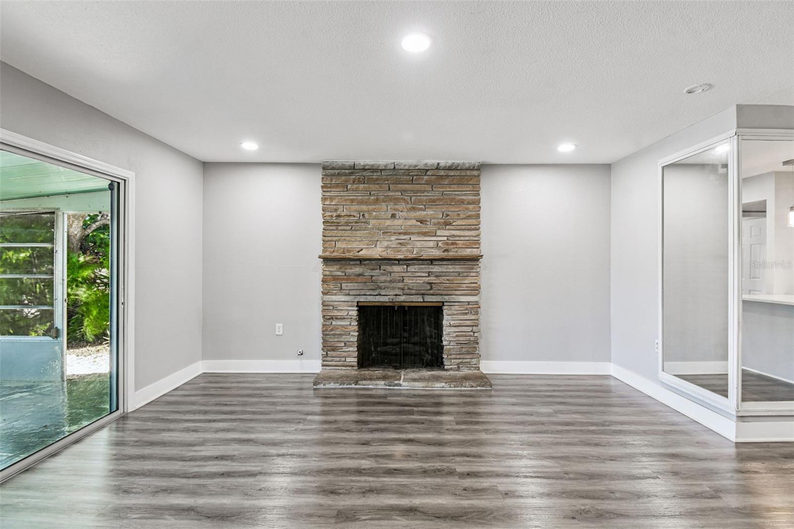 Image 30 of 97 For 4247 Floramar Terrace