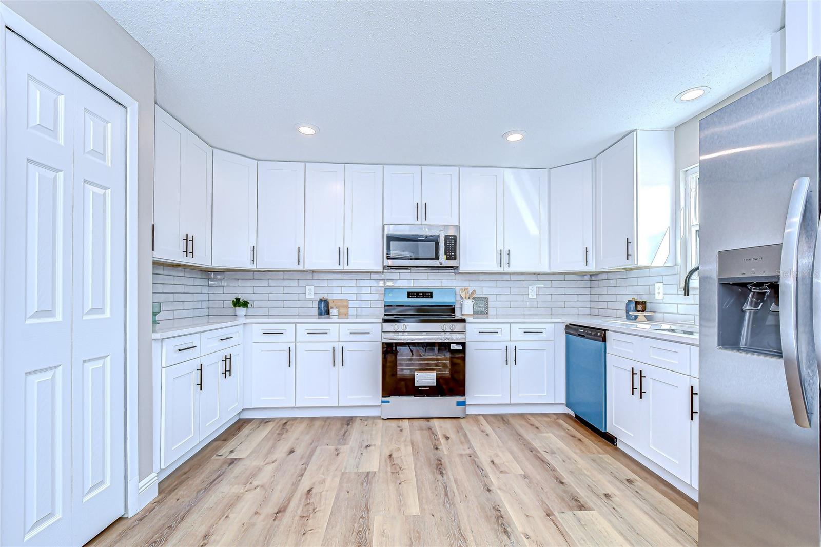 Image 11 of 30 For 10825 Venice Circle