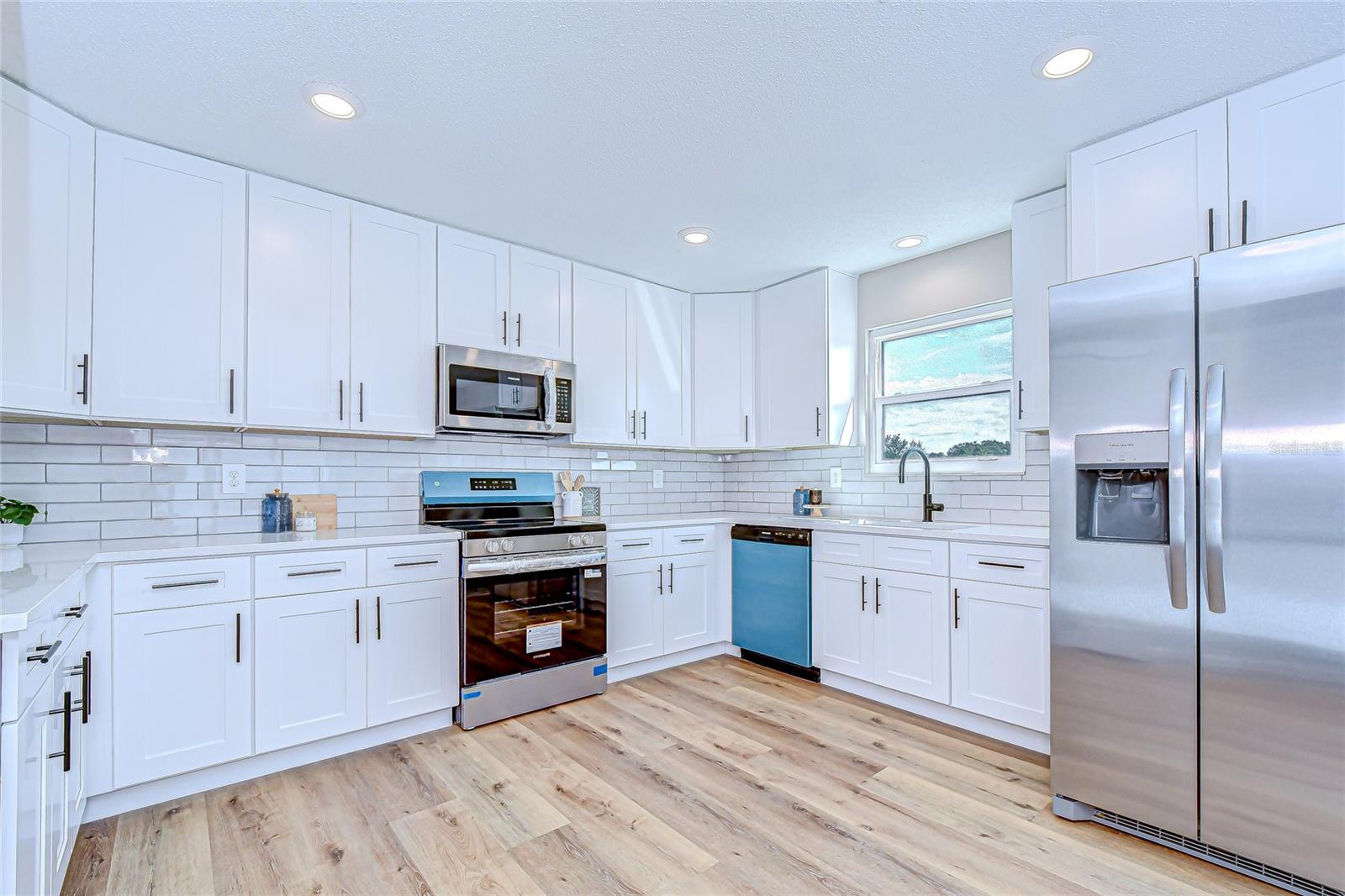 Image 12 of 30 For 10825 Venice Circle